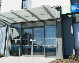 Holiday Inn Express Aberdeen Airport - Aberdeen - Building