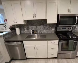 Magnolia Suite | Private & Cozy 1-Bedroom Studio - Pearland - Køkken