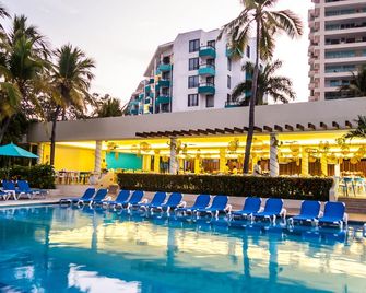 فونتان إكستابا بيتش ريزورت - شامل جميع الخدمات - Ixtapa - حوض السباحة