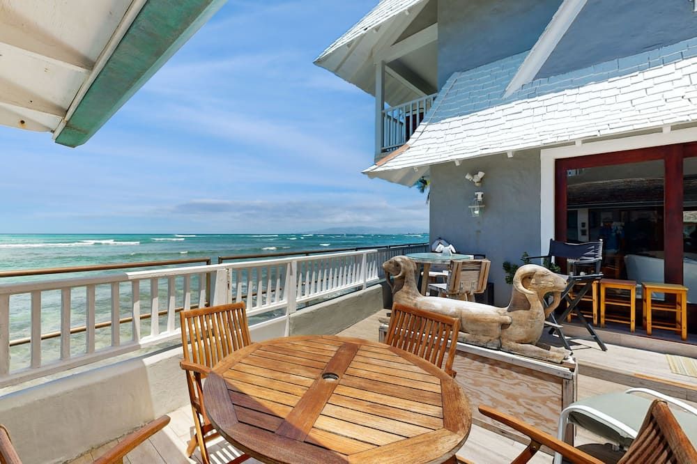 Posh Beachfront Gingerbread With 3 Lanais 3 Bedroom Home - هونولولو - شرفة