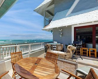 Posh Beachfront Gingerbread With 3 Lanais 3 Bedroom Home - Honolulu - Balcony