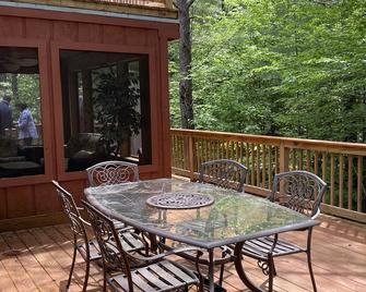 Cozy cabin with hot tub in a peaceful setting! - West Ossipee - Балкон
