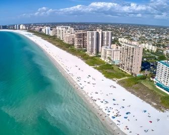 Charming Naples Retreat – 1-Bedroom Apartment with AC - Naples - Plage