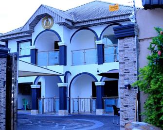 Luxurious Lukes Apartment - Benin City - Building