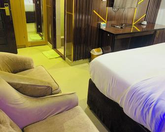 Vienna International Hotel - Asaba - Bedroom