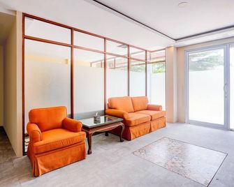 Capital O 94353 Sedago Inn - Lubuk Baja - Obývací pokoj