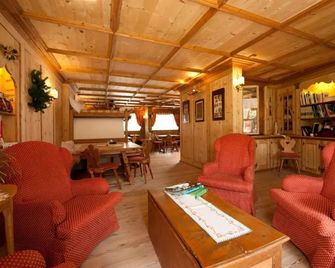 Centro Pineta - Pinzolo - Oleskelutila