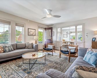 Steps to Beach & Downtown OGT | Screened in Porch - Ogunquit - Living room