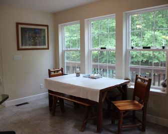 LRR316 Masthope 3 Bedroom 3.5 Bath Chalet Great lodge pool complex and ski area - Lackawaxen - Salle à manger