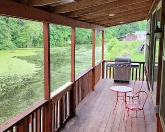 Peaceful Rustic Cabin - Clyde - Varanda