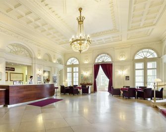 Austria Trend Hotel Schloss Wilhelminenberg - Viena - Lobby