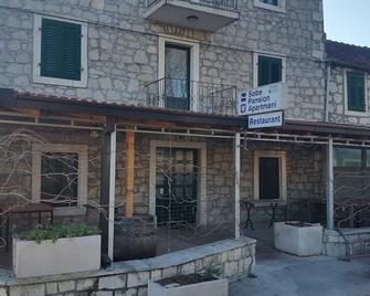 Guest House Fosa - Opuzen - Building
