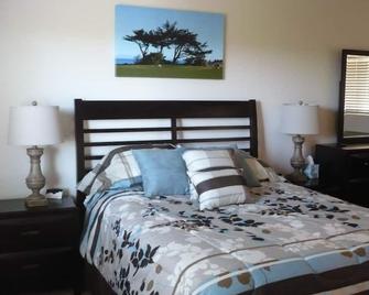 Located in the heart of Cambria. Stand alone upstairs one bedroom apartment. - Cambria - Bedroom