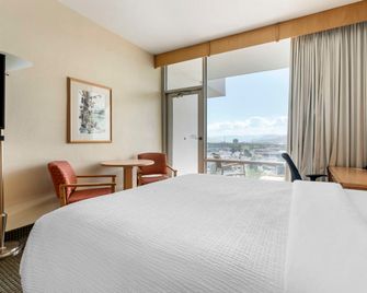 Best Western Plus Kelowna Hotel & Suites - Kelowna - Soveværelse