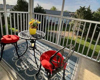 Two bedroom, dog friendly condo with pool, between Lewes and Rehoboth Beach - Lewes - Balcony