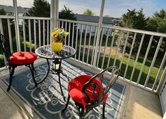 Two bedroom, dog friendly condo with pool, between Lewes and Rehoboth Beach - Lewes - Balkon