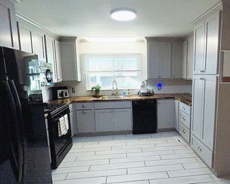 The Beauty Lounge Guest House - Manchester - Kitchen