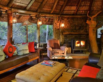 Sibuya Game Reserve and Lodge - Kenton on Sea - Obývací pokoj