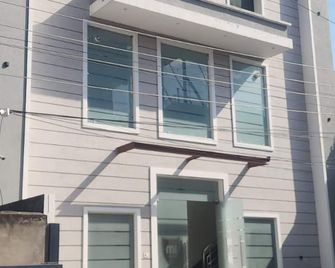 MI Rooms - Hoshiārpur - Edificio