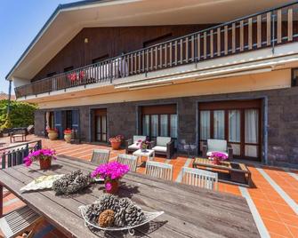 Etna Hut - Nicolosi - Patio