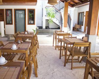 Oshi Boutique - Felidhoo - Restaurante