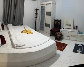 Falcon Pyramids View Inn - Kairo - Schlafzimmer