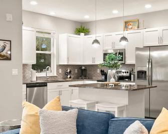 New! Canopy Cabana - Luxury Downtown Apartment - Safety Harbor - Kitchen