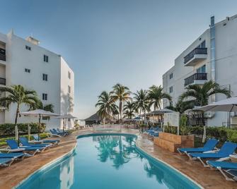 Imperial Las Perlas - Cancún - Pool