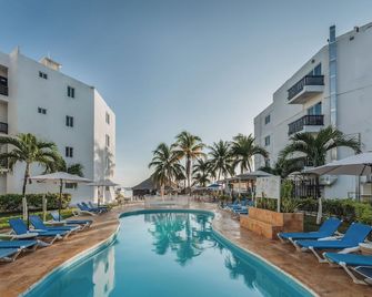 هوتل إمبيريال لاس بيرلاس - كانكون - حوض السباحة