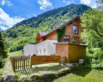 Haus Edelweiss - Brand - Edificio