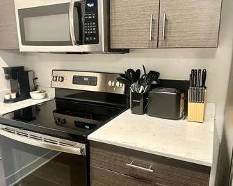 Cozy 1 Bd near Monon Trail w/ Free Parking - Indianapolis - Kitchen