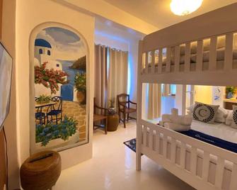 Club Monet Beachfront Resort by Cocotel - Botolan - Living room
