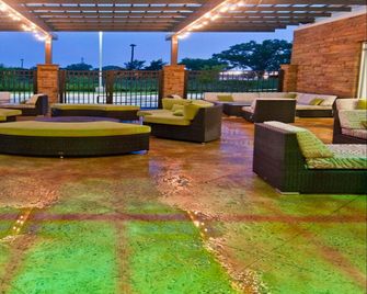 Holiday Inn Austin Airport By IHG - Ώστιν - Βεράντα