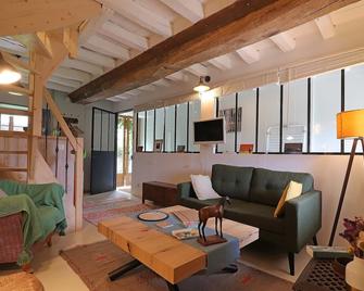 La Dragonne, petite maison au centre de Bellême, jardin, cuisine équipée, vue forêt - Bellême - Salon