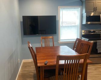 Almira Properties Apartments - Providence - Dining room