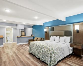 HomeTowne Studios by Red Roof Yuba City Bonanza - Marysville - Yuba City - Schlafzimmer
