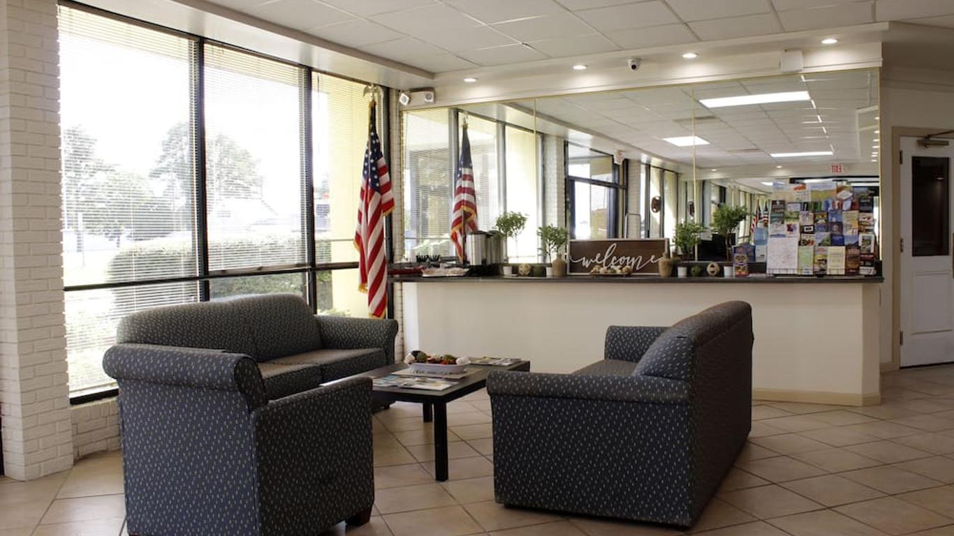 Red Carpet Inn & Suites