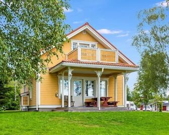 Vacation home Hintrekki in Kaustinen - 8 persons, 2 bedrooms - 카우스티넨 - 건물