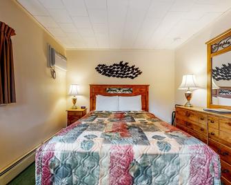 Charming and casual motel in a great location with shared resort amenities - Lincoln - Sypialnia