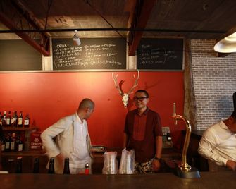 Kamp Houkan-Cho Backpacker's Inn & Lounge - Hostel - Okayama - Bar