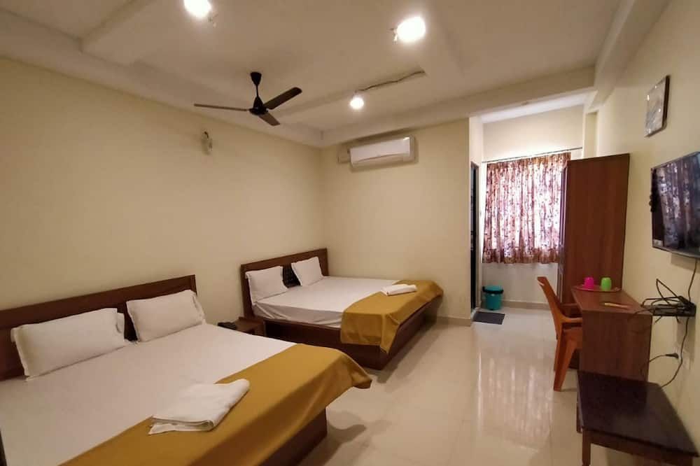 Hotel Santhosh Inn - Velankanni - Bedroom