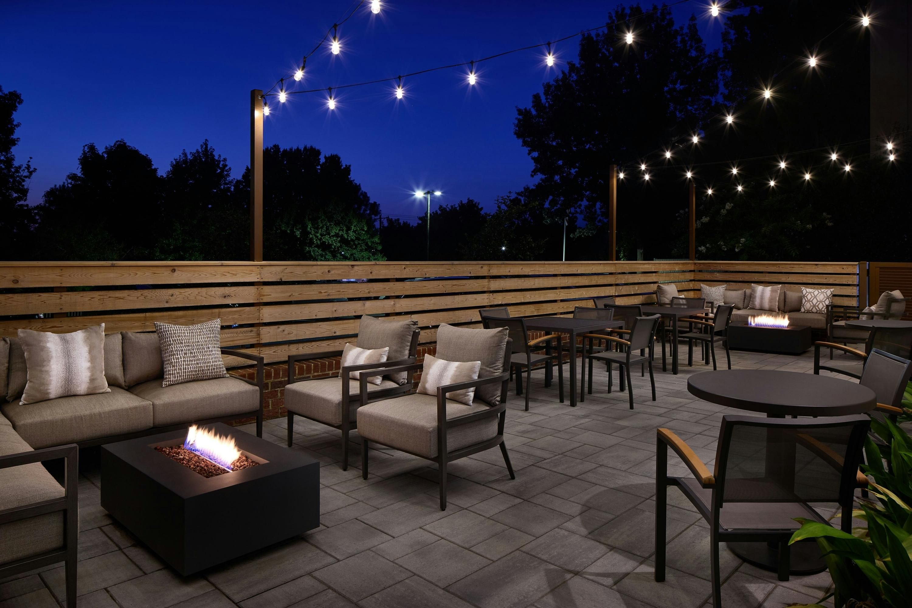 ريزيدنس إن باي ماريوت رالي كراب تري - راليغ - شرفة مرصوفة