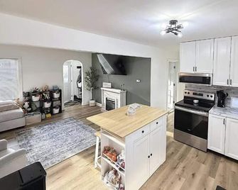 The 7th Street Charmer - Fully Remodeled - Montevideo - Kitchen