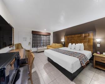 Anaheim Discovery Inn & Suites - Anaheim - Bedroom