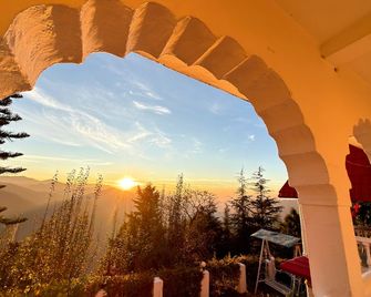 Himalayan Retreat Neelkanth - Ranikhet - Balcón