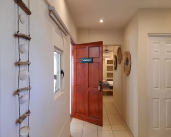 Zulu Surf Hotel - Tamarindo - Corridoio