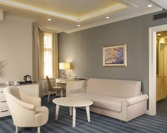 Ea Hotel Atlantic Palace - קרלובי וארי - סלון