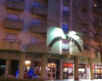 Hostal Neptuno - Cáceres - Edificio