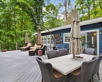 Cozy Lakefront Home w/ Boat Dock - Gainesville - Патіо