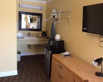 Timberline Motel - Lone Pine